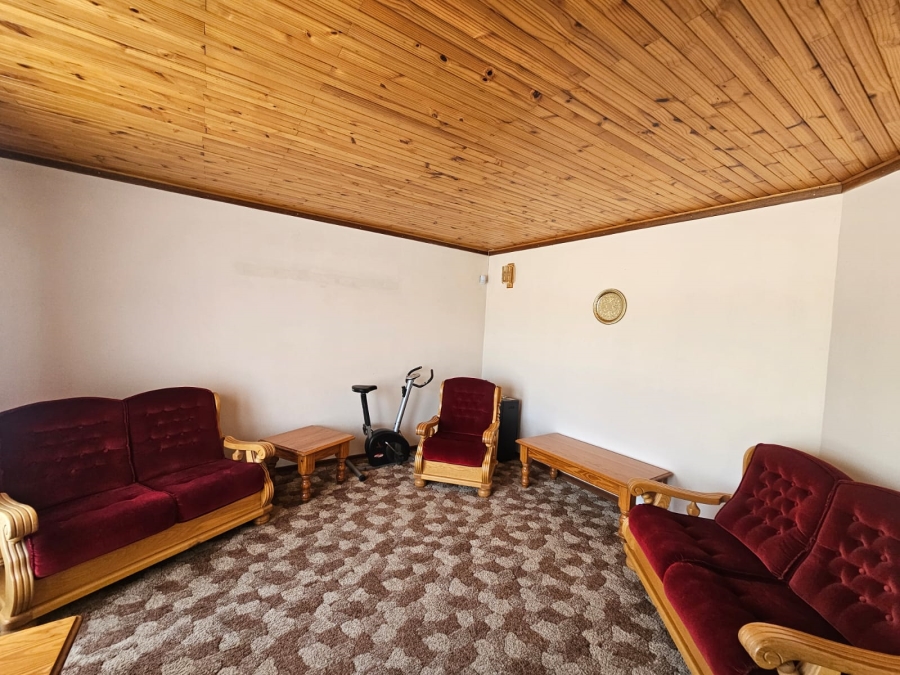 5 Bedroom Property for Sale in Riebeeckstad Free State